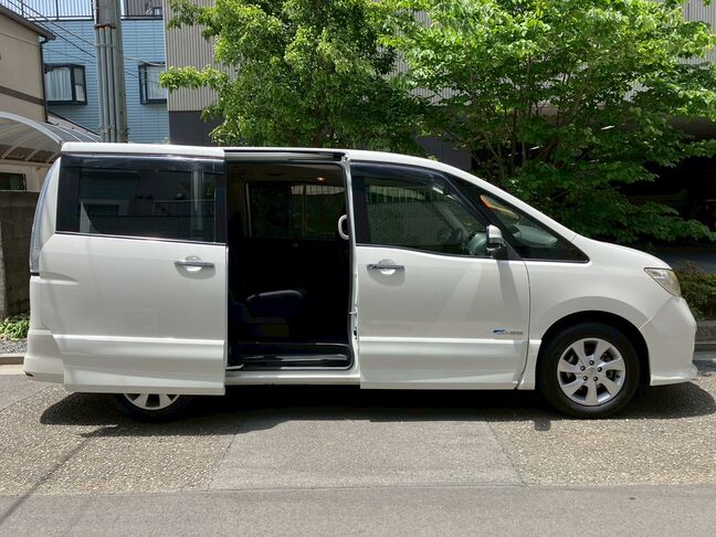 右側がスライドドアになりますので、お子様のいるご家族にはおすすめです。